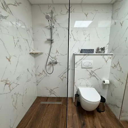 Central Suites *